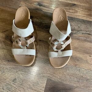 Cali from Skechers Luxefoam Cream Wedge Sandals Comfortable Casual Design Sz 10